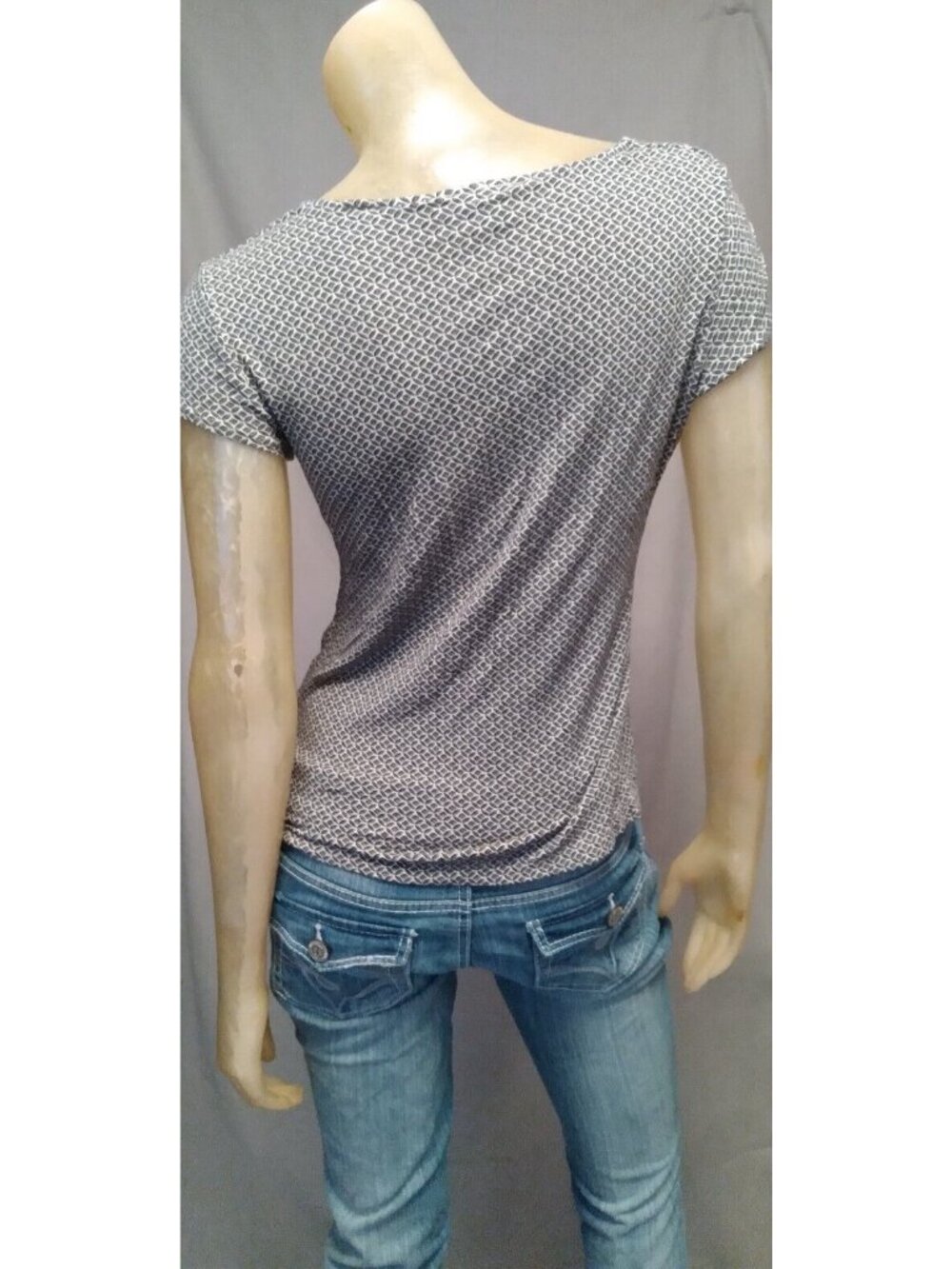 Worthington Black White Geo V Neck Cap Slv Top Shirt Blouse Womens MEDIUM USED - Picture 3 of 5